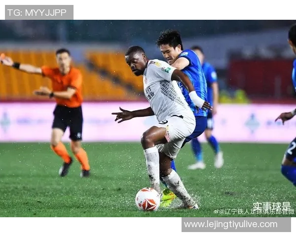 铁人队长邦本宜裕与妻子共庆中甲奖牌荣誉感恩贤内助的支持与陪伴