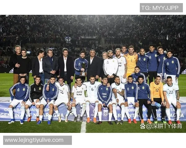 欧冠历史上仅有两位球员在19岁前直接参与13球的传奇表现