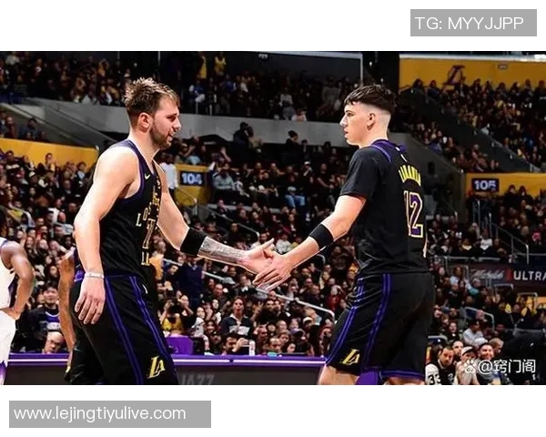 拉拉维亚反讽湖人队友的疯狂反应究竟是谁引发的热议与关注