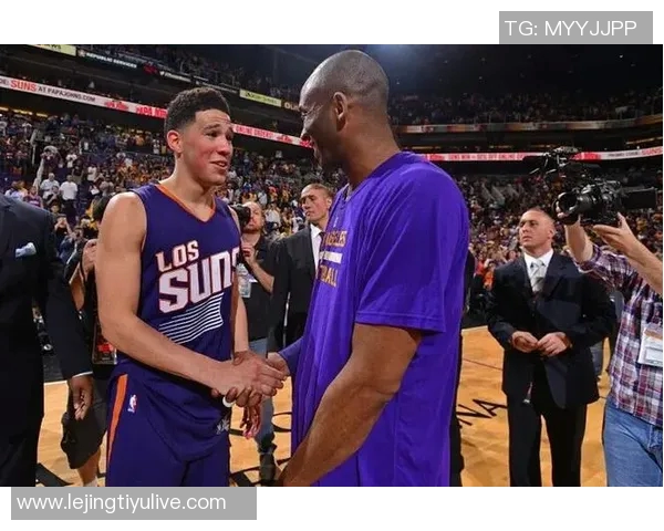 布克回忆科比：我有幸成为他愿意倾诉的少数人之一