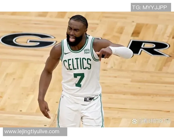 杰伦布朗为何只穿一边袖子想要改变自己的气场与风格